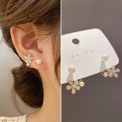 Fashinable studs earrings