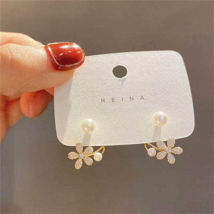 Fashinable studs earrings