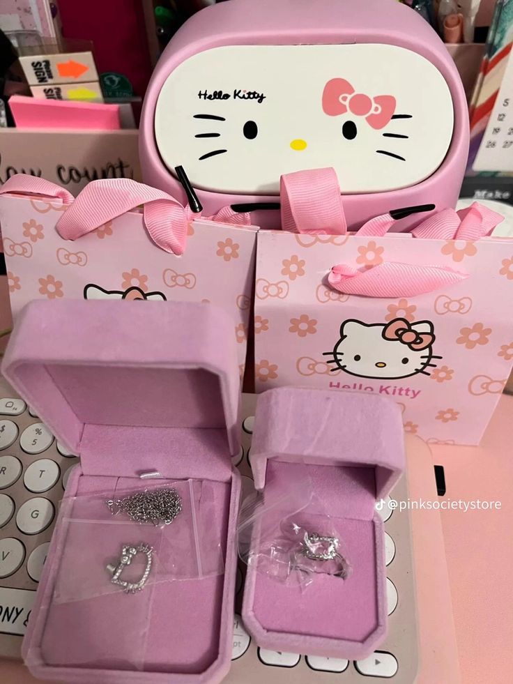 Hello kitty ring x hello kitty pendent
