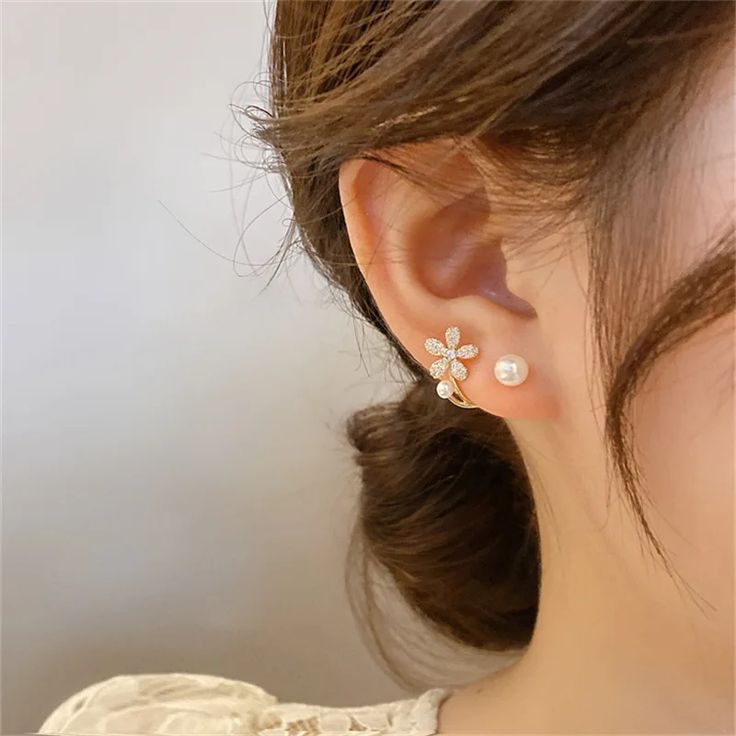 Fashinable studs earrings