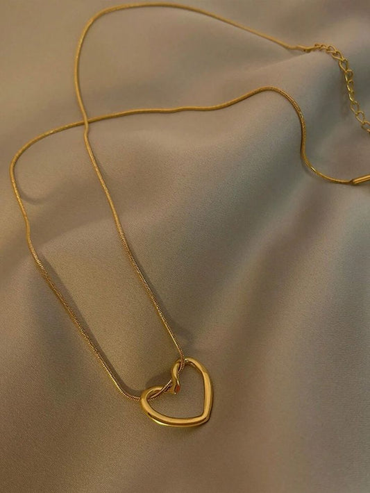 Gold heart pendant | symbol of freedom