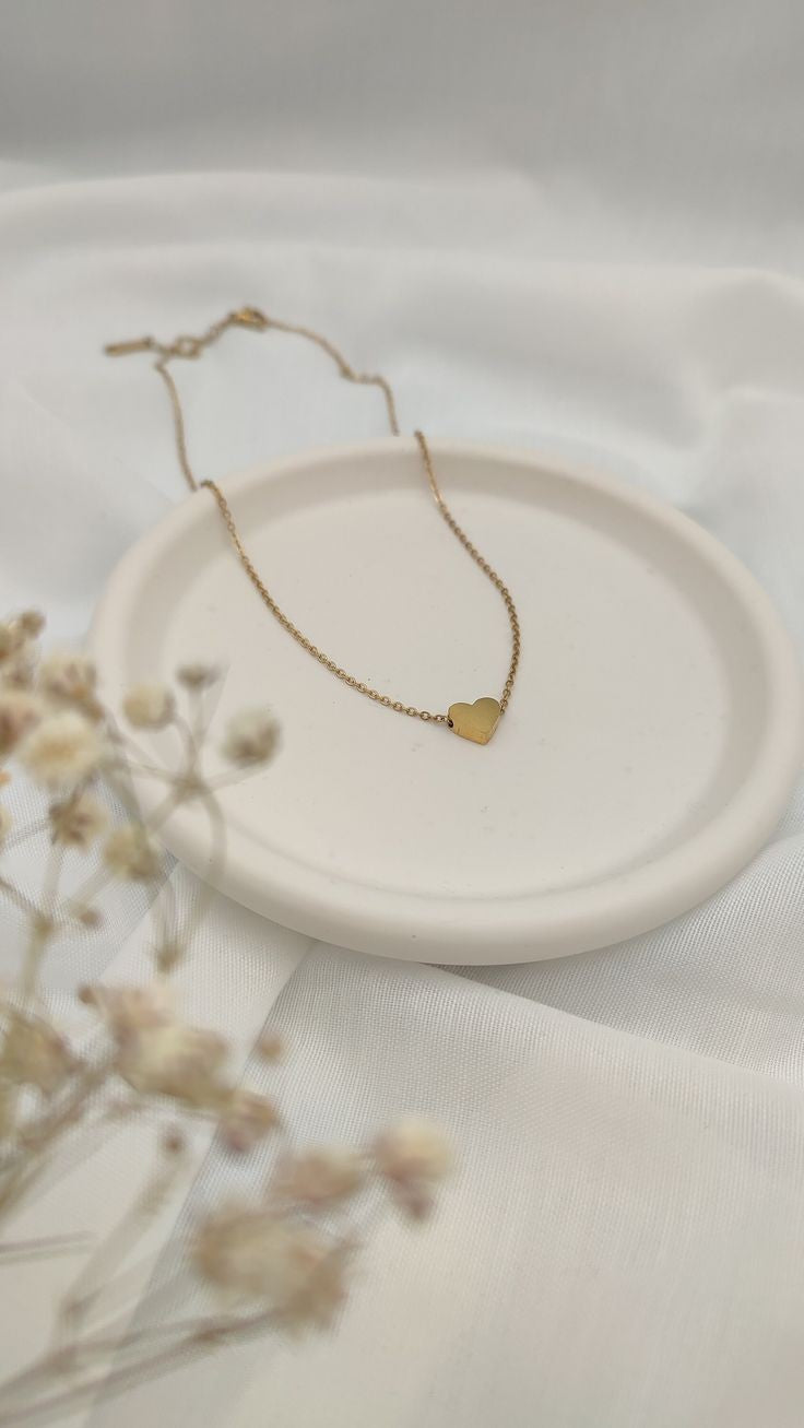 Simple heart golden pendent